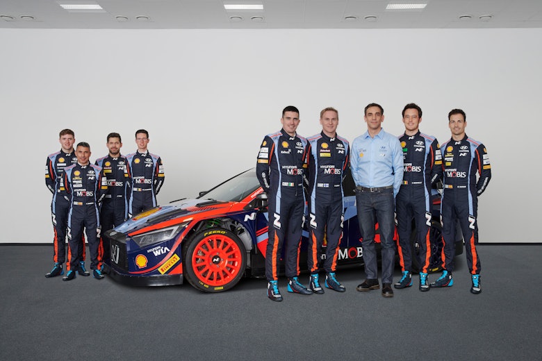 Cyril Abiteboul and Hyundai Motorsport crews