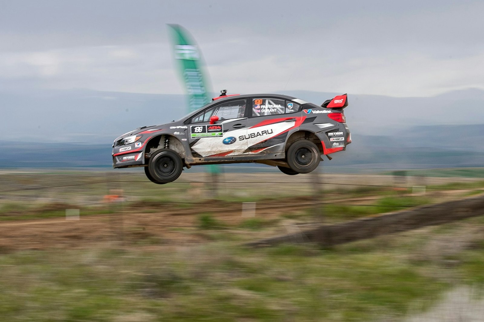 Pastrana_gets_airborne_at_the_Oregon_Trail_Rally.jpg